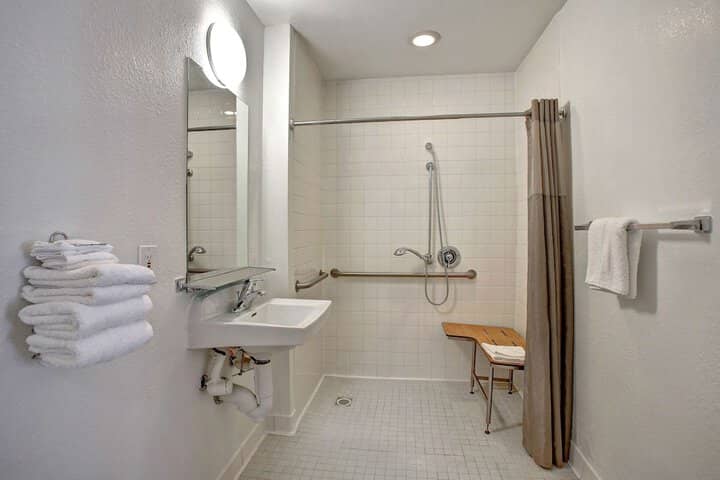 Room 32 of 47